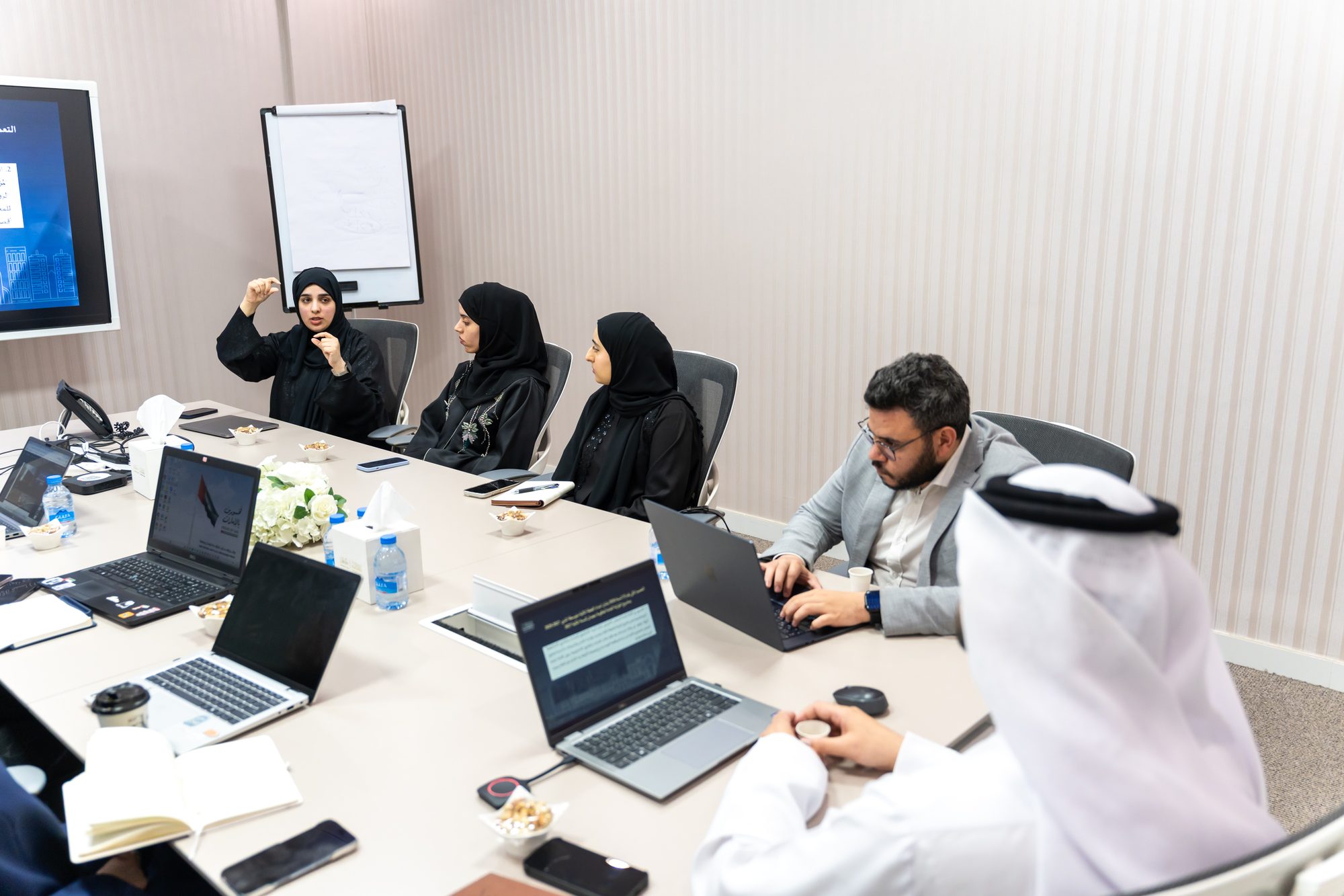 اجتماع التنسيق المسبق لإعداد الخطة المالية 2027-2029 مع المجلس التنفيذي ودائرة الموادر البشرية ودائرة عجمان الرقمية